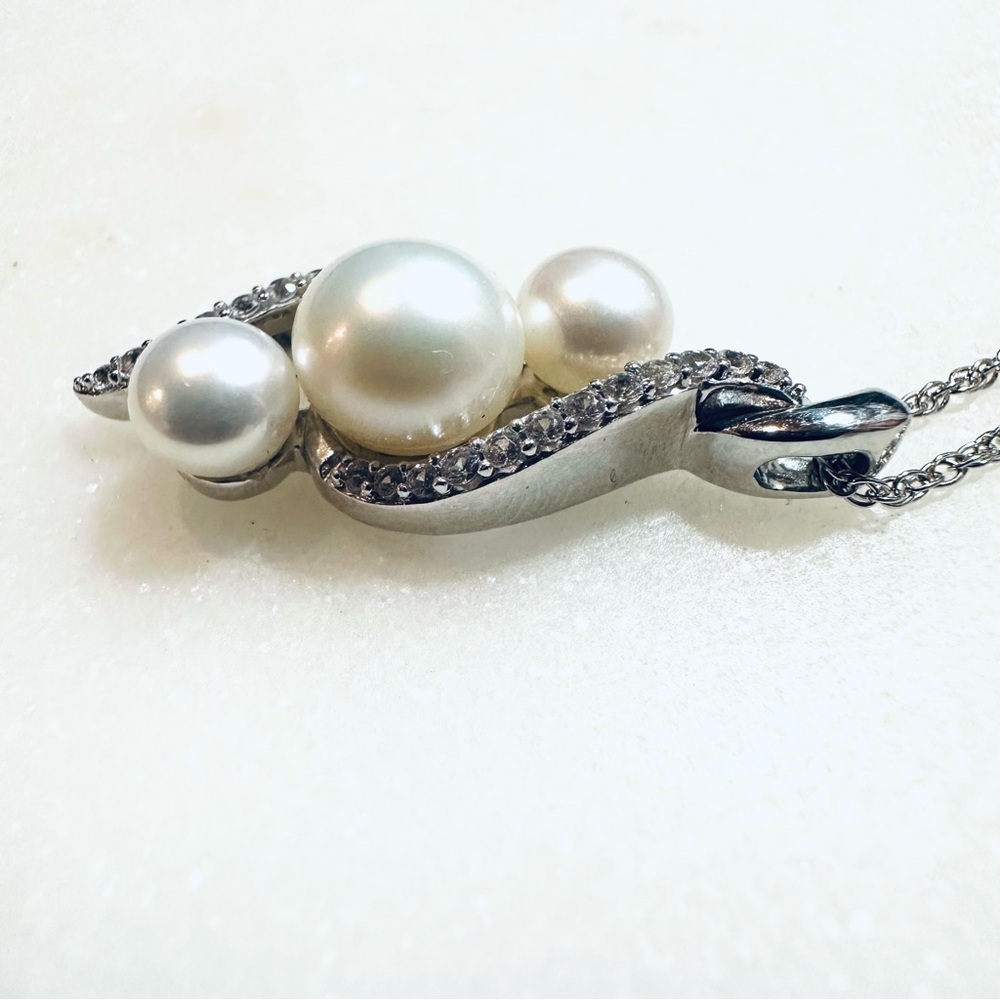 White Pearl | White Sapphire Sterling Silver Pendant & Rope Chainlink Necklace - Picture 4 of 16
